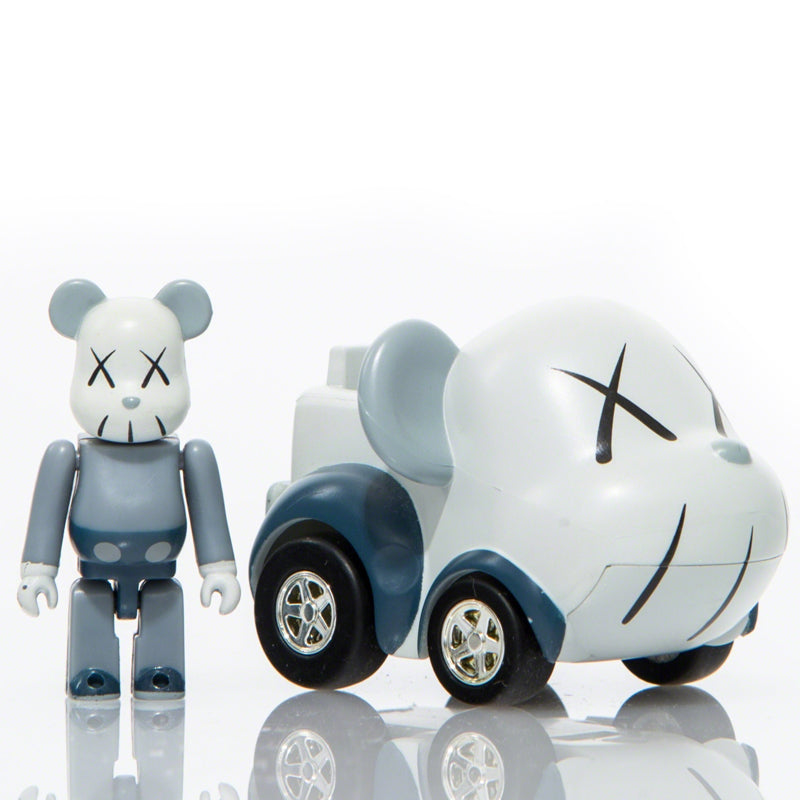人気を誇る KAWS BE@RBRICK x TAKARA TOMY | GRAY – TOYQUBE.COM キューブリック、ベアブリック